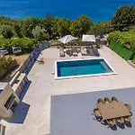 Apartment Lamar S Privatnim Bazenom I Pogledom Na