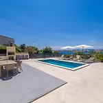 Apartment Lamar S Privatnim Bazenom I Pogledom Na *