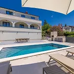Apartment Lamar S Privatnim Bazenom I Pogledom Na *