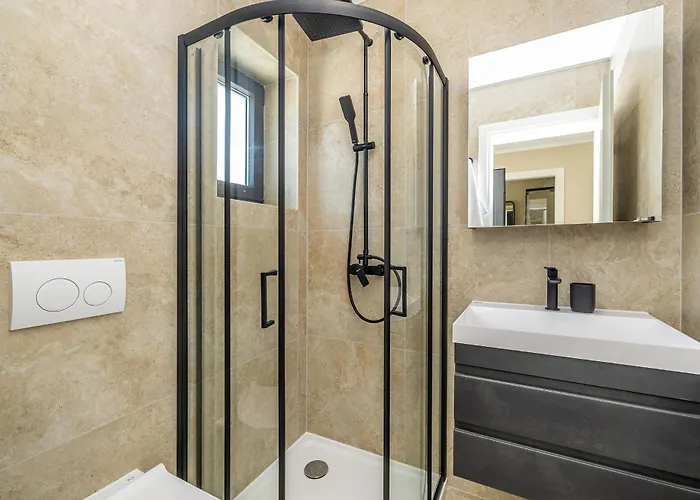 Lamar S Privatnim Bazenom I Pogledom Na Apartment Omisalj