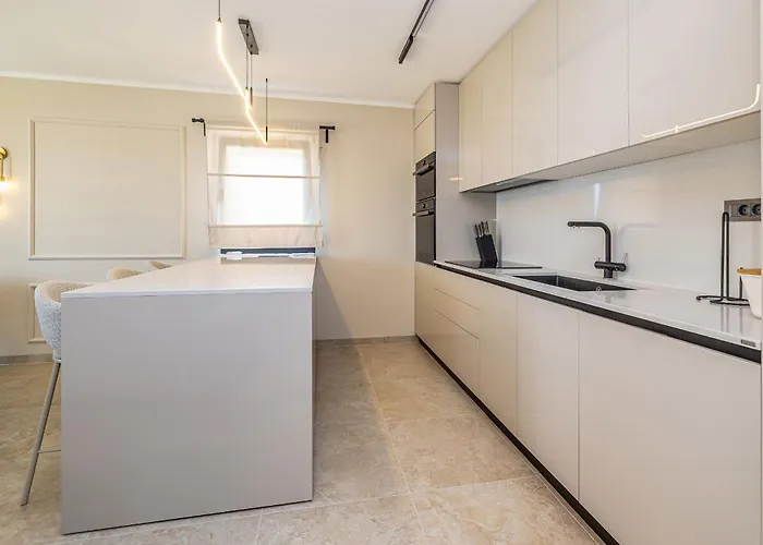 Lamar S Privatnim Bazenom I Pogledom Na Apartment