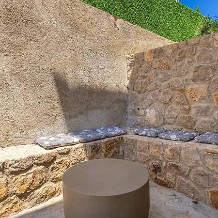 Lamar S Privatnim Bazenom I Pogledom Na אומיסאליי
