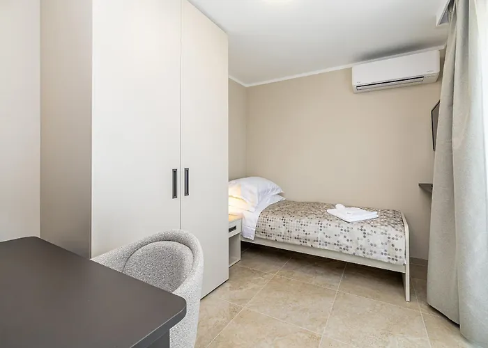 Apartamento Lamar S Privatnim Bazenom I Pogledom Na Omišalj