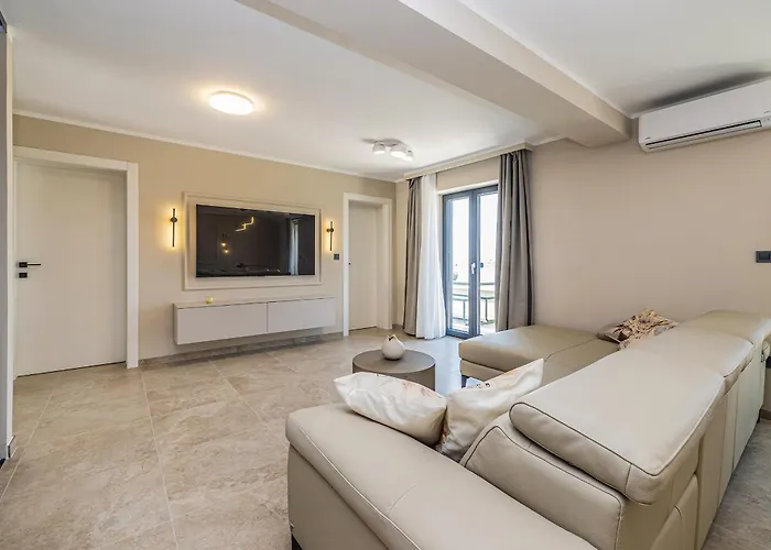 Apartamento Lamar S Privatnim Bazenom I Pogledom Na Omišalj